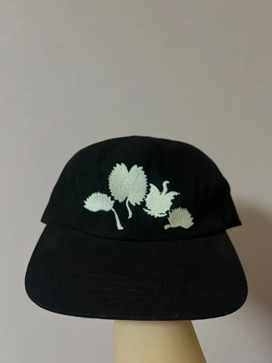 아노니모아노니마 플라워 캡 블랙 Flower embroidered Cap